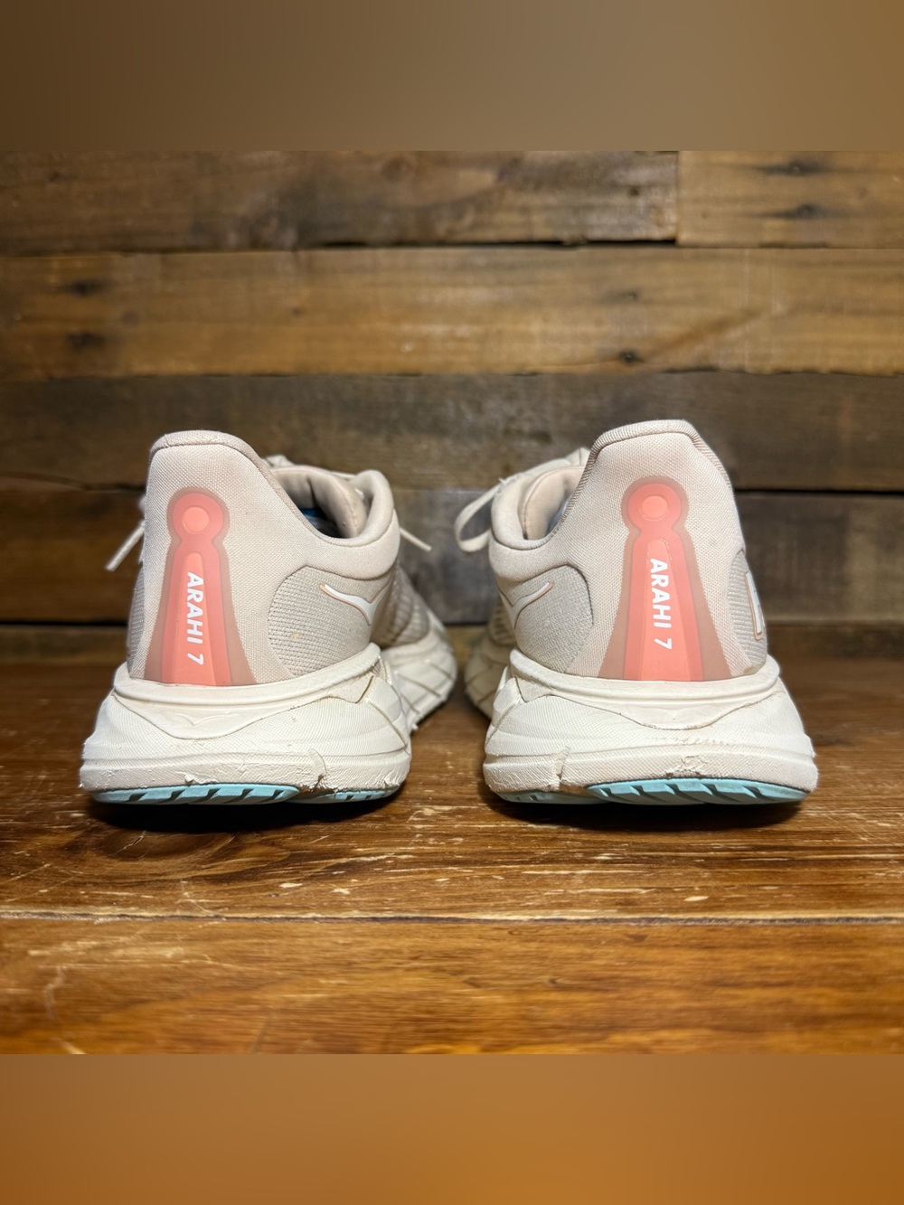 HOKA Arahi 7 Women’s 8 Vanilla/Cream Running Shoes - Picture 3 of 13